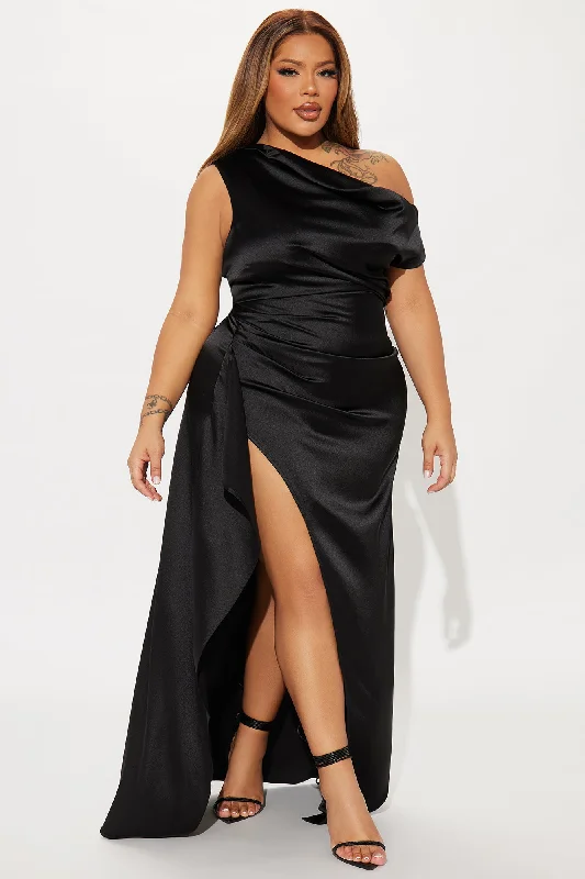 Honorable Mention Satin Gown - Black