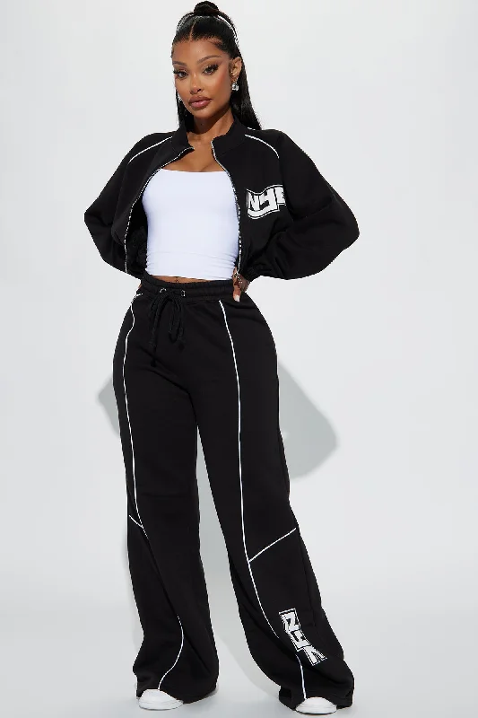 NYC Contrast Piping Cropped Sweatshirt - Black