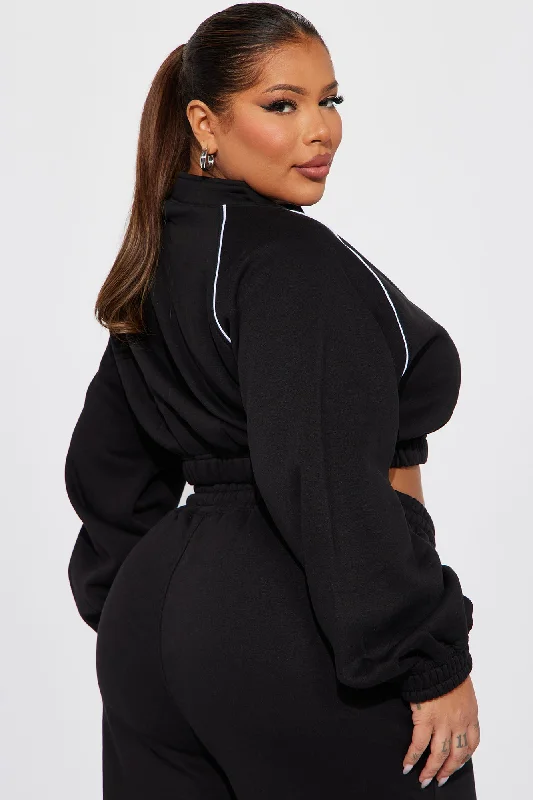 NYC Contrast Piping Cropped Sweatshirt - Black