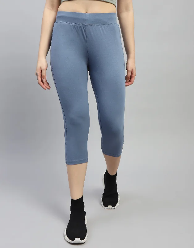 Women Grey Solid Regular Fit Capri