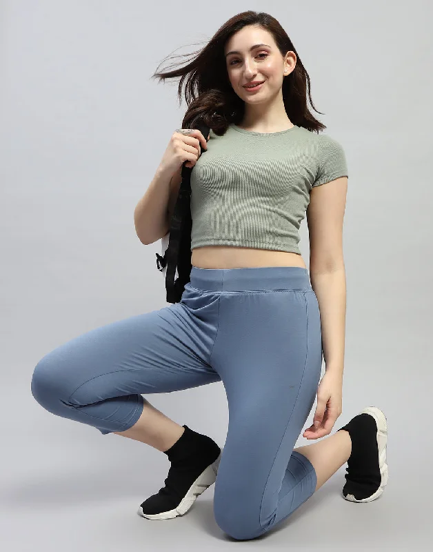 Women Grey Solid Regular Fit Capri