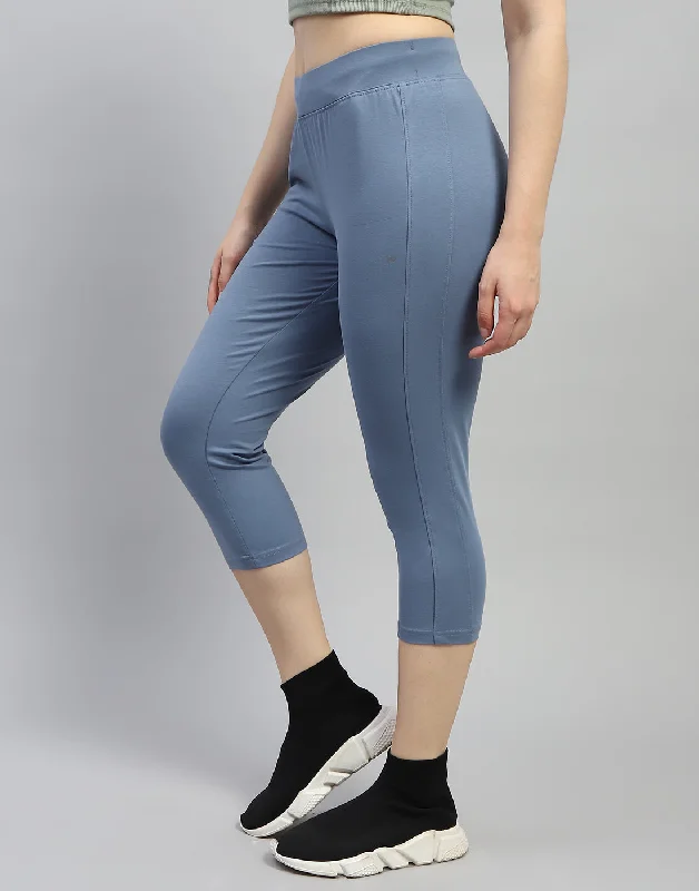 Women Grey Solid Regular Fit Capri